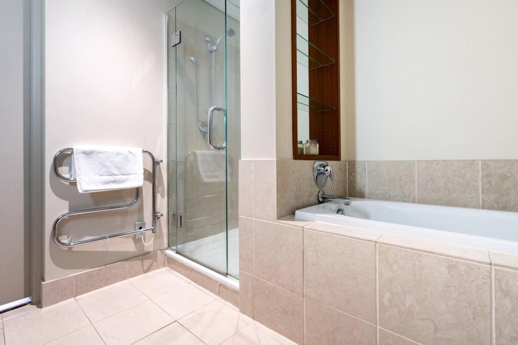 Luxury Waterfront Nest Above Viaduct Harbour Appartement Auckland Buitenkant foto